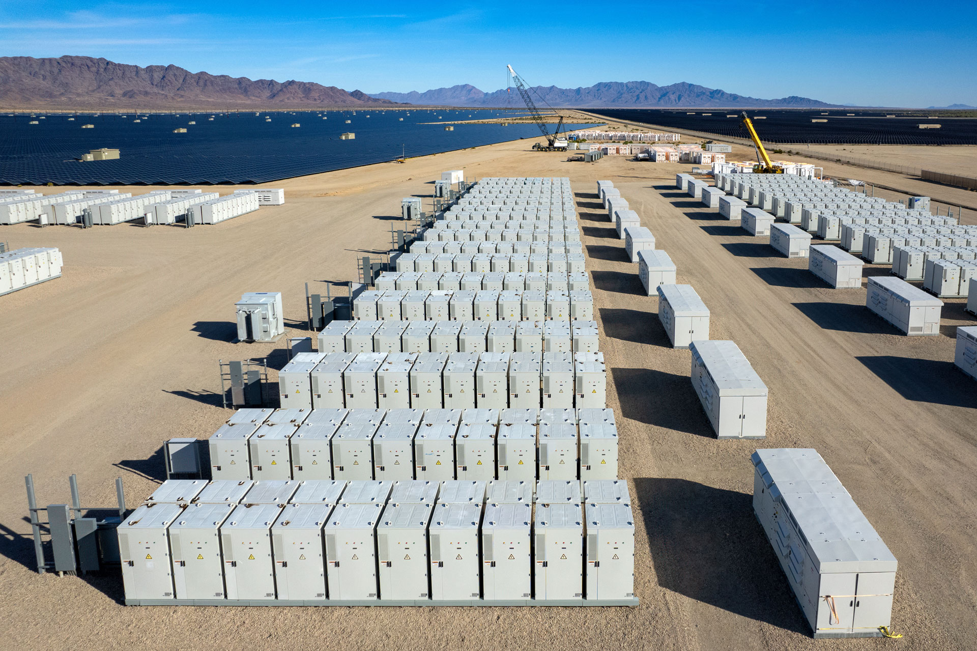 Solar panel and battery storage site - greenea - ppa energie - ppa photovoltaique - ppa électricité -contrat ppa